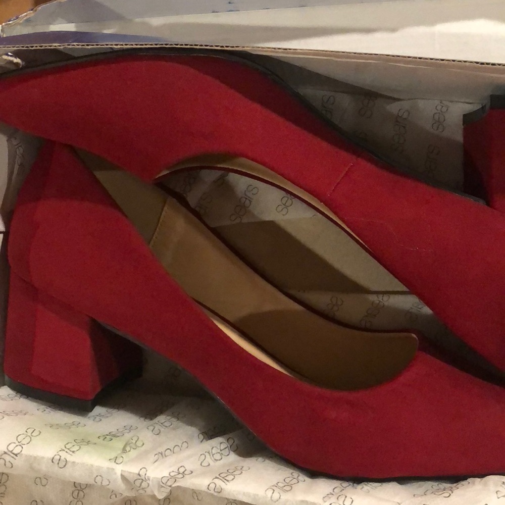 NWT Simply styled Drea pumps suede